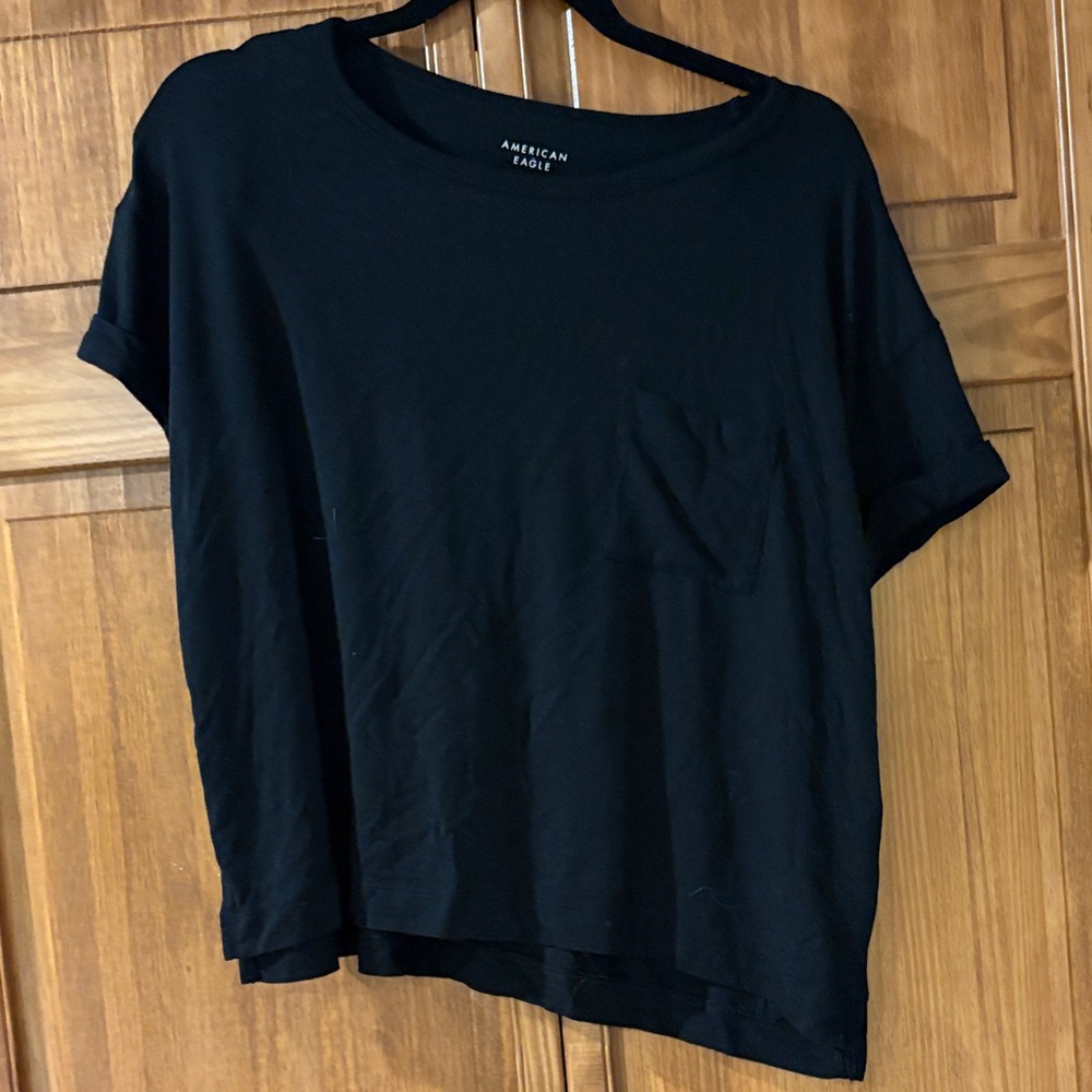 American Eagle Outfitters Black Short-Sleeve Pocket Tee - Relaxed Fit size M